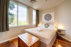 Quaint Auchenflower 1B1B Apt w Parking Close to UQ